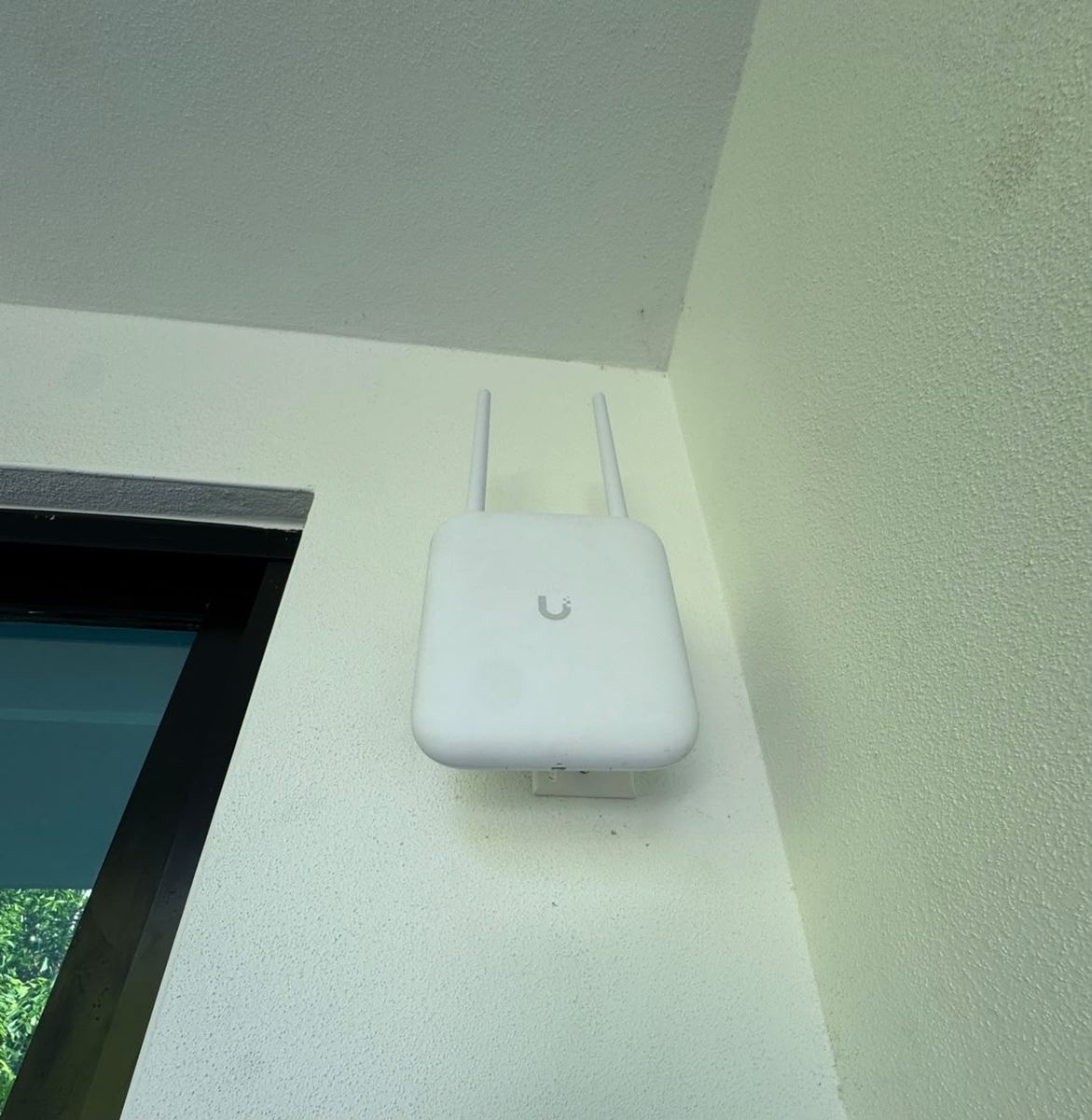 Punto de acceso WiFi instalado